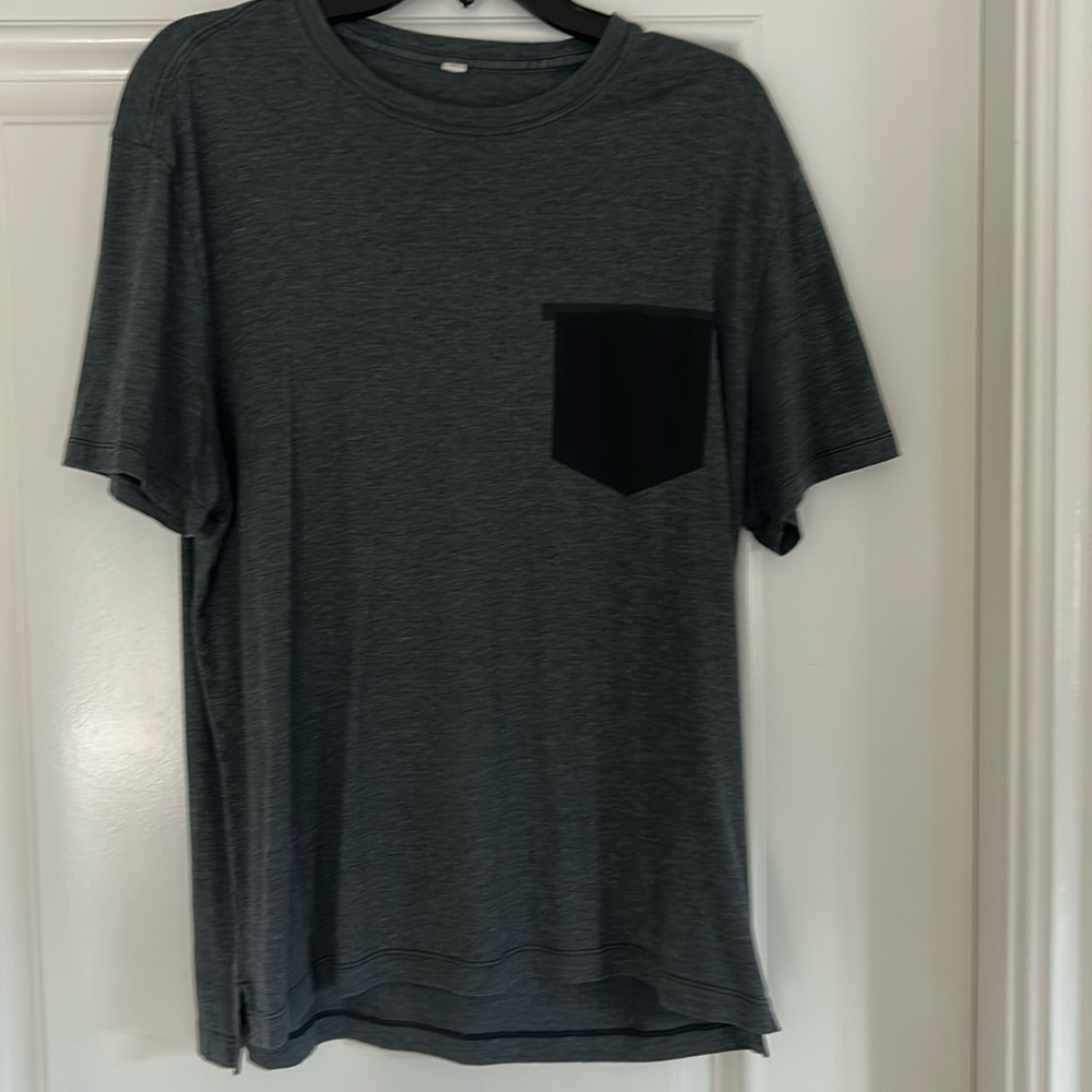 Lululemon. Men’s jersey pocket short sleeve tee
